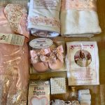 SET TRUSOU BOTEZ FATA ROZ CAROLINE  0-24 luni "Deluxe" 19 piese photo review