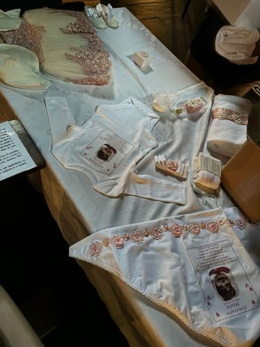SET TRUSOU BOTEZ FATA MILLA 0-12 luni "Deluxe" 18 piese photo review